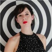 Profesora titulada en Bellas Artes con amplia experiencia en Educación Secundaria y Diseño Gráfico.